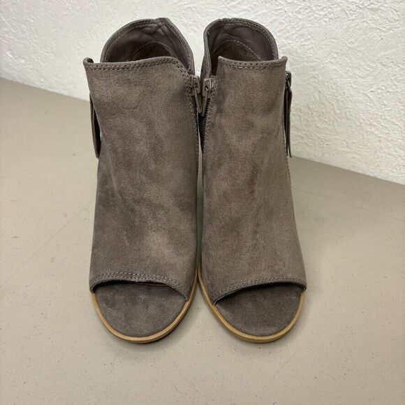 Universal Thread Gray Peep Toe Suede Ankle Booties Block Heel Size 6.5 M - Picture 2 of 11